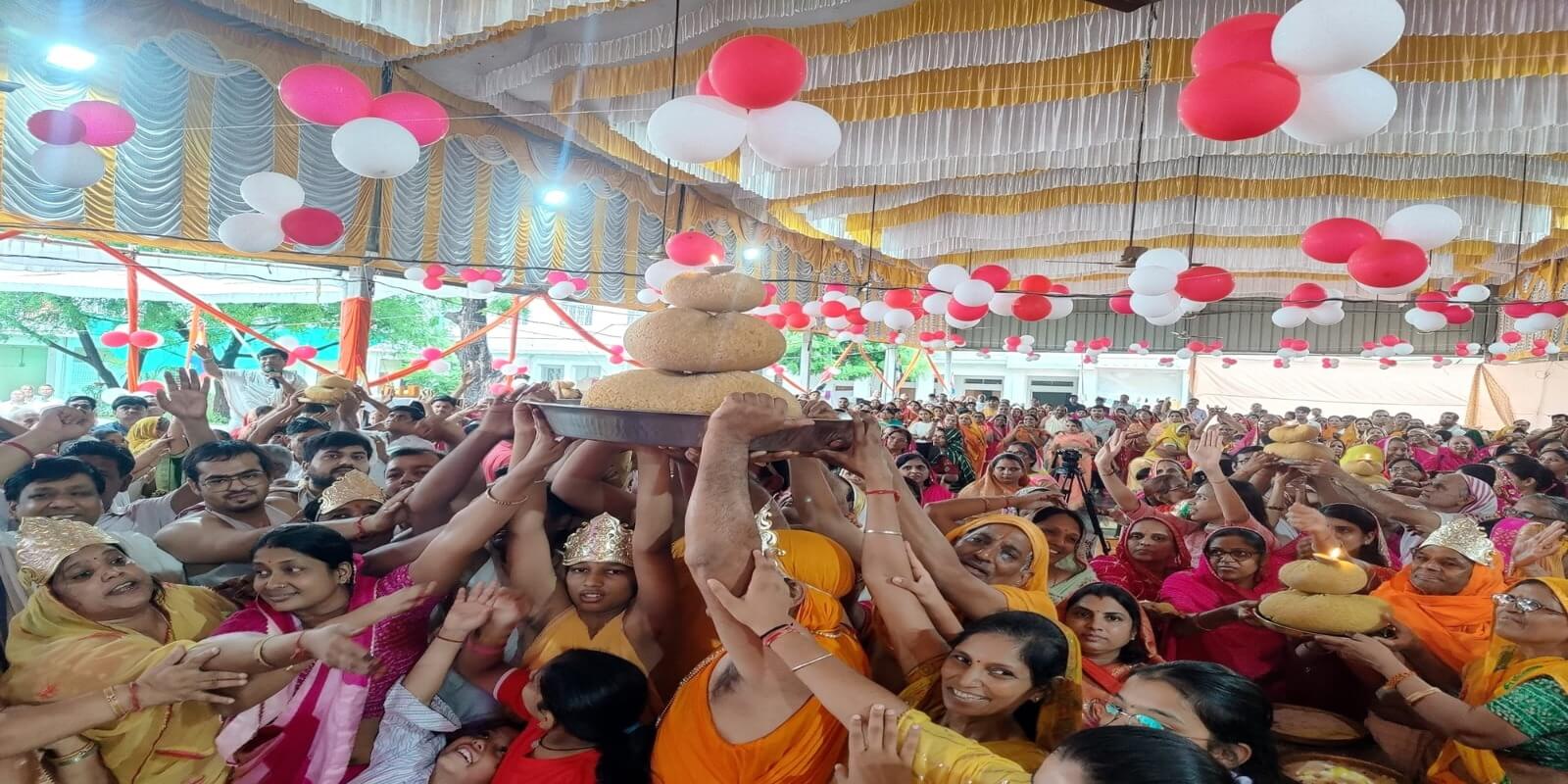 पार्श्वनाथ भगवान के मोक्ष कल्याण पर्व पर निर्वाण लड्डू समर्पित किए , पार्श्वनाथ के जयकारों से गूंजा जैन नसिया