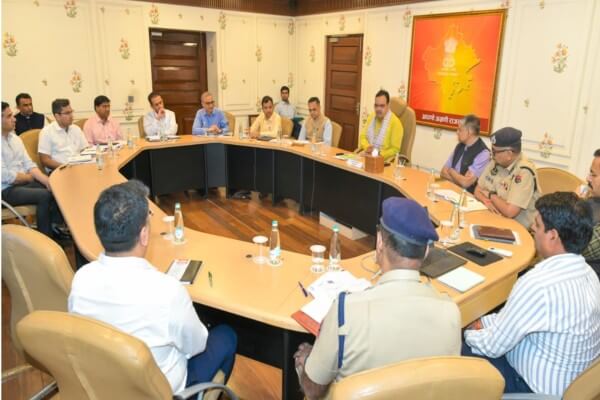 जयपुर शहर के यातायात प्रबंधन और सुधार को लेकर मुख्यमंत्री भजनलाल शर्मा ने की उच्च स्तरीय बैठक : कहा- यातायात व्यवस्था को बेहतर बनाना सरकार की प्राथमिकता