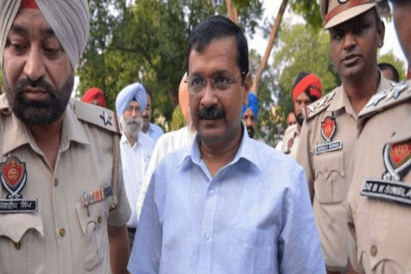 दिल्ली पुलिस ने अरविंद केजरीवाल की पंजाब पुलिस सुरक्षा हटाई, केजरीवाल बोले- "मेरी गाड़ी पर हुआ हमला"