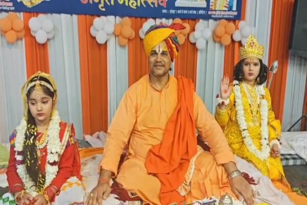 दुर्गापुरा में संगीत मय रामकथा: डॉ. उमाशंकर दास महाराज ने श्रीराम–सीता स्वयंवर का भावपूर्ण चित्रण किया, झांकियों ने मोहा मन