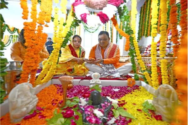 श्रावण के पहले सोमवार पर मुख्यमंत्री भजनलाल शर्मा ने किया भगवान शिव का अभिषेक
