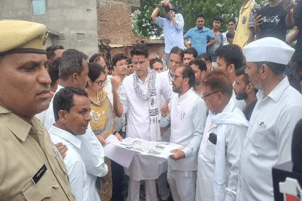 भाजपा ने किसान के बेटे धनखड़ को उपराष्ट्रपति बनाने का पीटा ढोल, अब पंद्रह मिनट में इस्तीफा – पायलट