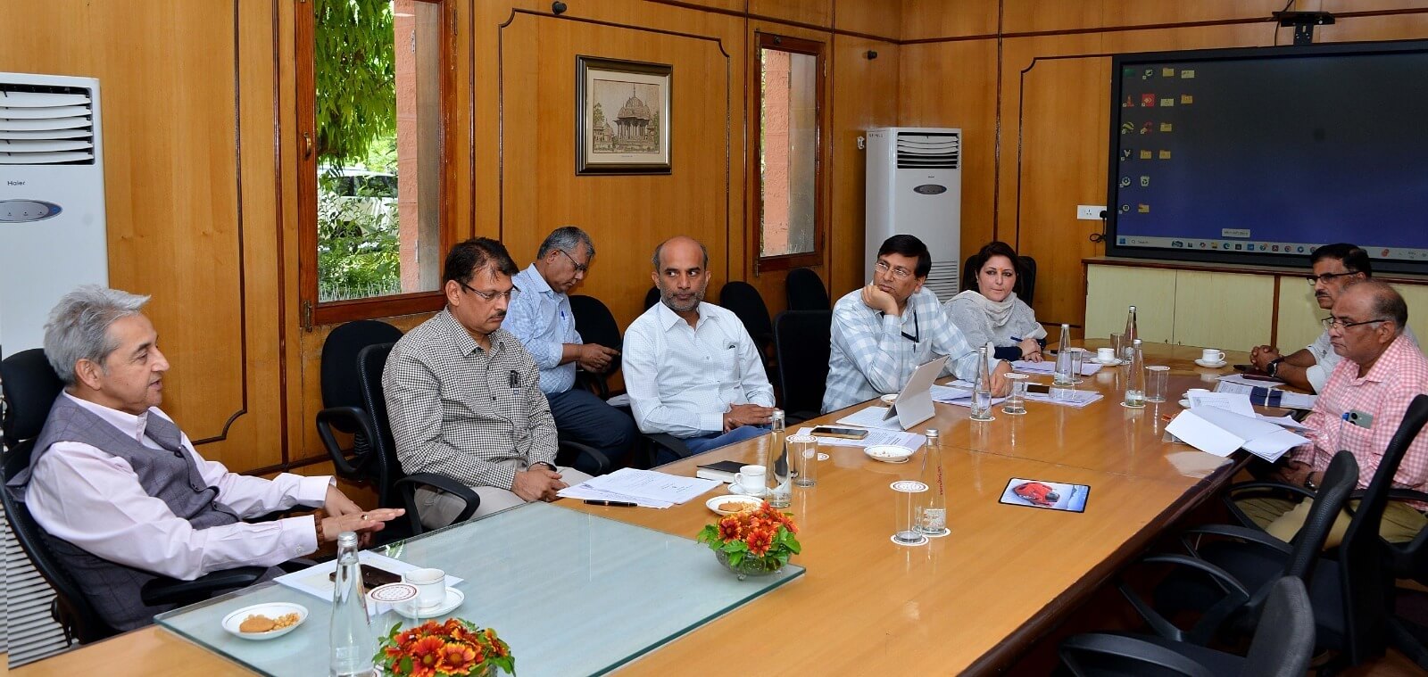 भीषण गर्मी में आमजन को राहत देने के लिए पेयजल, बिजली और स्वास्थ्य सेवाएं हों सुचारु : सुधांश पंत