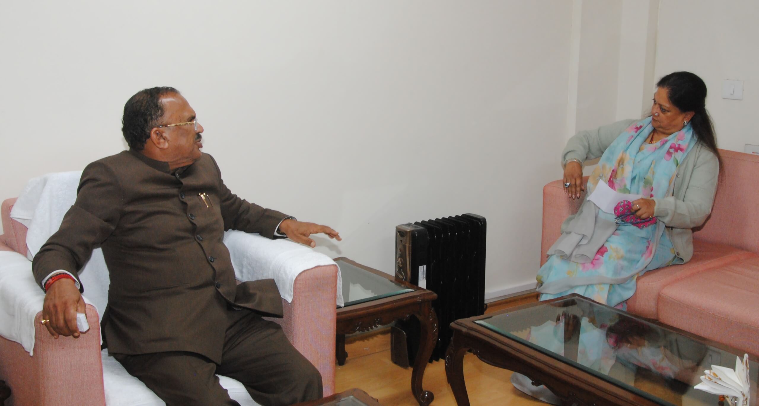 विधानसभा अध्यक्ष वासुदेव देवनानी से पूर्व मुख्यमंत्री वसुंधरा राजे की शिष्टाचार भेंट, प्रदेश विकास पर हुई चर्चा