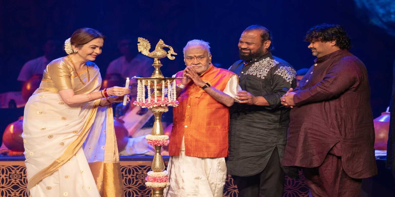 नीता अंबानी ने एनएमएसीसी में भव्य गुरु पूर्णिमा उत्सव का किया आयोजन