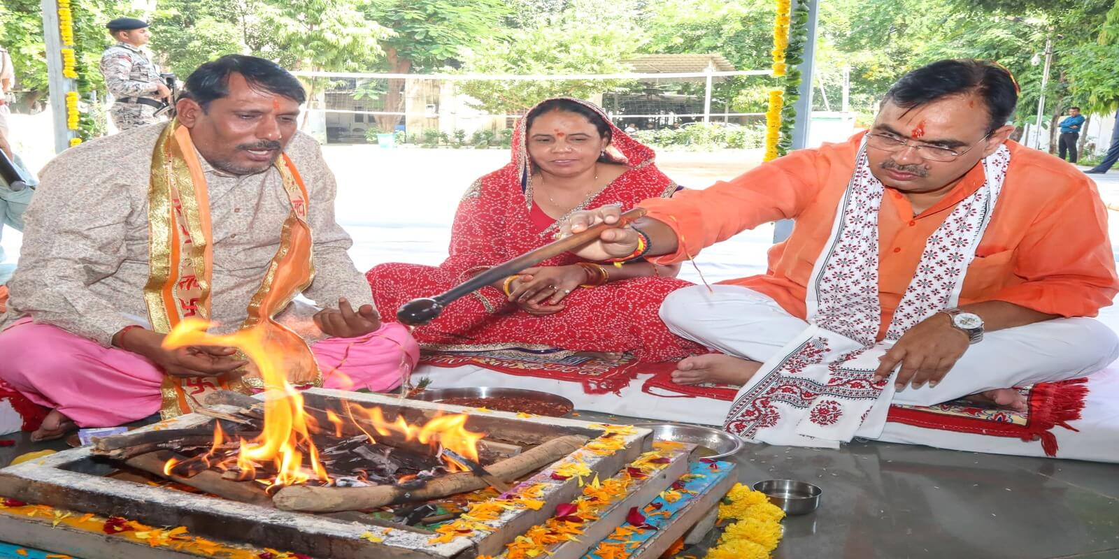 मुख्यमंत्री शर्मा ने दुर्गाष्टमी पर की पूजा-अर्चना, कन्या पूजन कर प्रदेशवासियों की सुख-समृद्धि की कामना