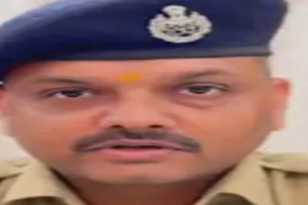 पति-पत्नी के झगड़ा: गले पर चाकू मारकर युवक ने की आत्महत्या, पत्नी और भाई घायल