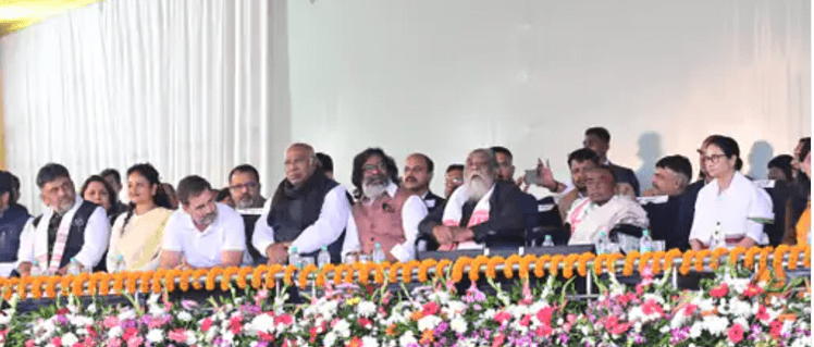 हेमंत सोरेन ने चौथी बार झारखंड के मुख्यमंत्री पद की शपथ ली, विपक्षी एकता का हुआ प्रदर्शन