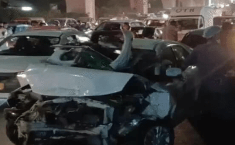 एलिवेटेड रोड पर 9 वाहनों की भिड़ंत, 22 गोदाम क्षेत्र के पास लंबा जाम