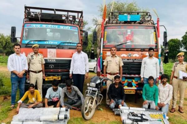 जयपुर-दिल्ली हाईवे पर डकैती 6 डकैत गिरफ्तार, पुलिस ने अवैध हथियार और फर्जी नंबर प्लेट जब्त किए