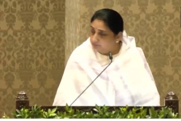 सुनेत्रा पवार बनीं महाराष्ट्र की पहली महिला उपमुख्यमंत्री, लोकभवन में ली शपथ