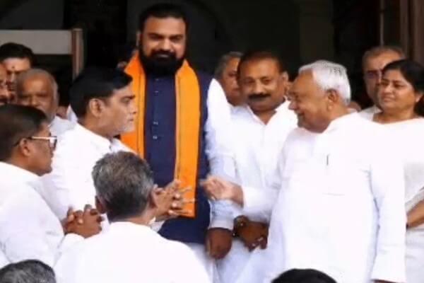 बिहार में सियासी बदलाव: सम्राट चौधरी बन सकते हैं नए मुख्यमंत्री, नीतीश कुमार देंगे इस्तीफा