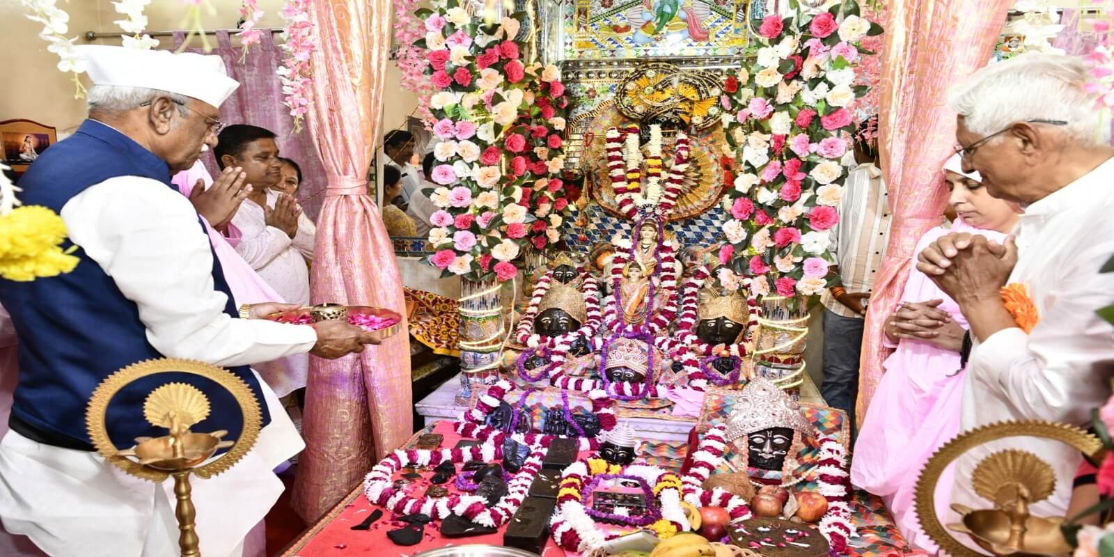 राज्यपाल हरिभाऊ बागडे ने चक्रधर प्रभु और गोविन्द प्रभु की पूजा कर राष्ट्र की समृद्धि और खुशहाली की कामना की