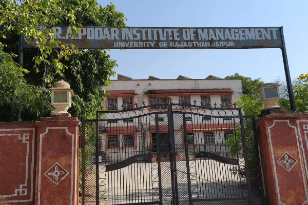 स्वर्ण जयंती वर्ष में आर. ए. पोदार इंस्टिट्यूट ऑफ मैनेजमेंट का भव्य आयोजन: ‘बंधन–2025’ एलुमनाई मीट में 300 से अधिक पूर्व छात्र हुए शामिल, उत्कृष्ट योगदान के लिए एलुमनाई सम्मानित