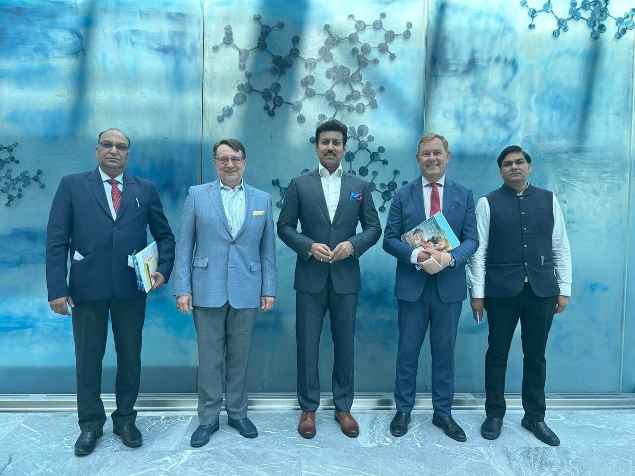 ‘राइजिंग राजस्थान’ ग्लोबल इन्वेस्टर्स समिट- 2024, उद्योग एवं वाणिज्य मंत्री की स्विट्जरलैंड यात्रा: स्विस कंपनियों ने रेल विद्युतीकरण, फार्मा क्षेत्र में सहयोग में रुचि दिखाई