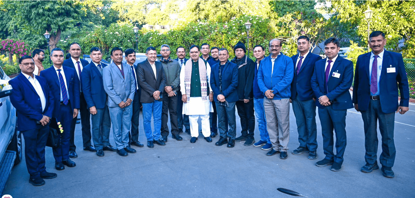 मुख्यमंत्री शर्मा का जन्मदिन: सीएमओ अधिकारियों और सुरक्षा कर्मियों ने दी बधाई