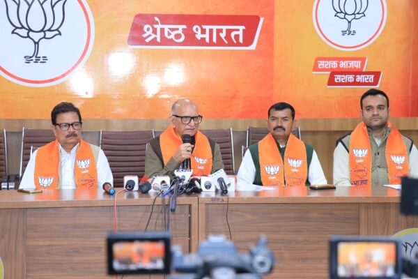 प्रधानमंत्री मोदी ने विपक्ष के पास नहीं छोड़ा कोई मुद्दा, कांग्रेस बेवजह भ्रम फैला रही है: अशोक परनामी