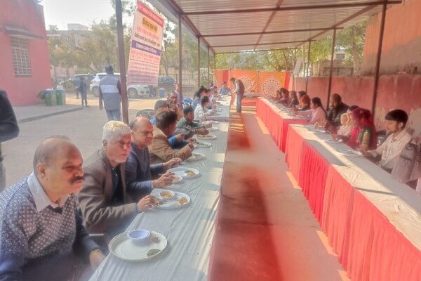 पत्रकार कॉलोनी में पौष बड़ा प्रसादी का आयोजन, 400 लोगों ने पंगत में ग्रहण की प्रसादी