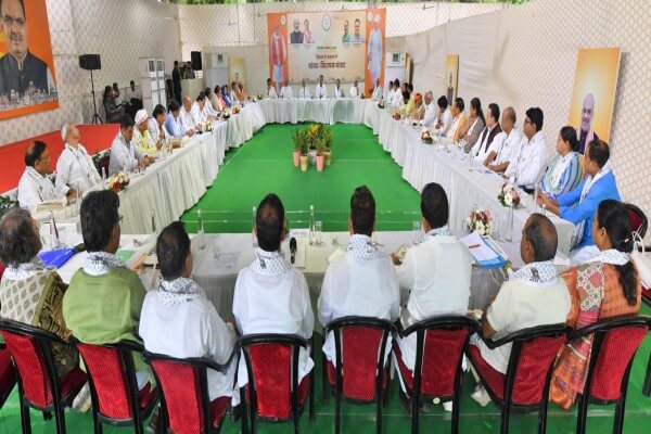 सांसद-विधायक संवाद: मुख्यमंत्री भजनलाल शर्मा की सांसद-विधायकों को नसीहत: "मैं और मेरा व्यक्ति की सोच से ऊपर उठें, संगठन सर्वोपरि"