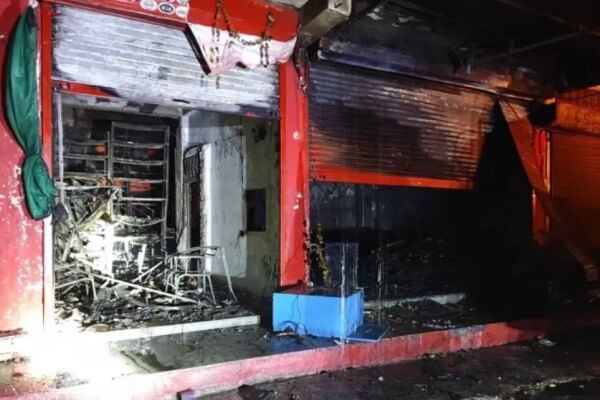 कोटा मोटर मार्केट में तीन मंजिला दुकान में भीषण आग, 11 दमकलों ने कई घंटों बाद पाया काबू