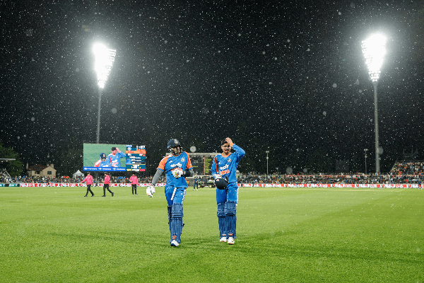 India vs Australia 1st T20I: बारिश ने बिगाड़ा मैच का रोमांच, कैनबरा T20 बार‍िश की वजह से रद्द, सूर्यकुमार-गिल की फॉर्म ने दिलाई राहत
