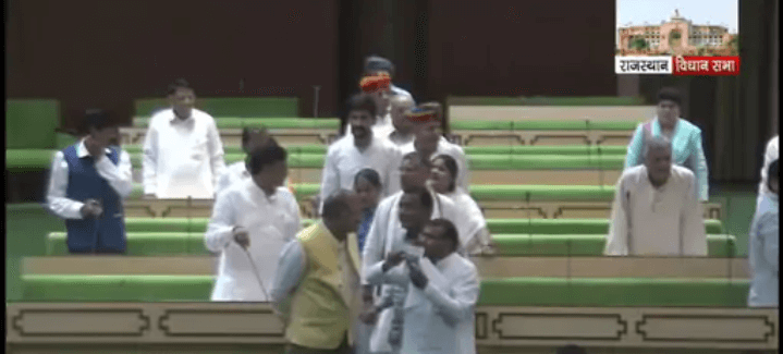 दलित अत्याचार को लेकर प्रतिपक्ष का विधानसभा में हंगामा, कार्रवाई स्थगित, मुआवजा देने में भेदभाव का आरोप