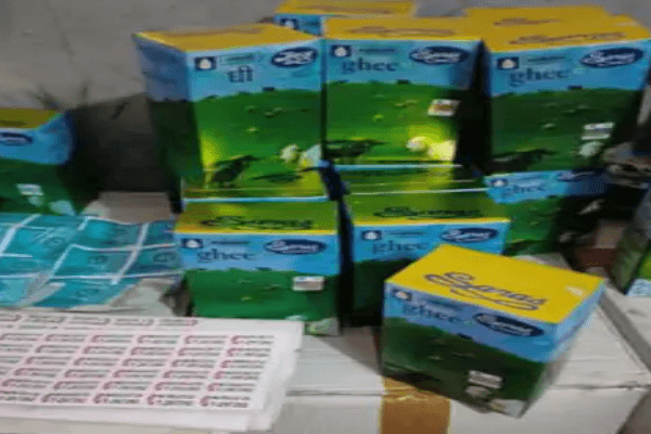 जयपुर में नकली घी कारखाने का बड़ा खुलासा: डीएसटी और जयसिंहपुरा खोर थाना की संयुक्त कार्रवाई, 1380 लीटर नकली घी सहित भारी मात्रा में पैकिंग सामग्री जब्त — मुख्य आरोपी गिरफ्तार