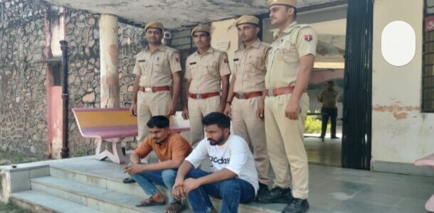 साढ़े इक्कीस हजार के नकली नोटों के साथ दो गिरफ्तार, मुख्य आरोपी की तलाश जारी