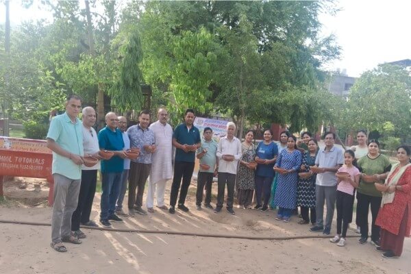पत्रकार कॉलोनी में निशुल्क परिंडों का वितरण, पक्षियों के संरक्षण का दिया संदेश