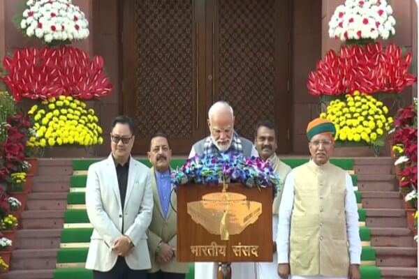 शीतकालीन सत्र राष्ट्र को प्रगति की ओर ले जाने में नई ऊर्जा भरेगा, हार की घबराहट बहस का आधार न बने, लोकतंत्र की ताकत जनता ने फिर साबित की: मोदी