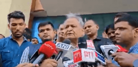 “राजस्थान में सरकार नाम की चीज नहीं”—पूर्व CM अशोक गहलोत का तीखा हमला, बोले- ‘मुख्यमंत्री भजनलाल शर्मा की खुद की सुनवाई होती है या नहीं, संदेह है’