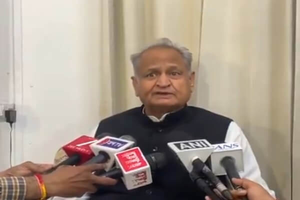 महिला आरक्षण पर सियासी संग्राम तेज: पूर्व मुख्यमंत्री गहलोत ने पीएम मोदी को दी चुनाव की चुनौती  