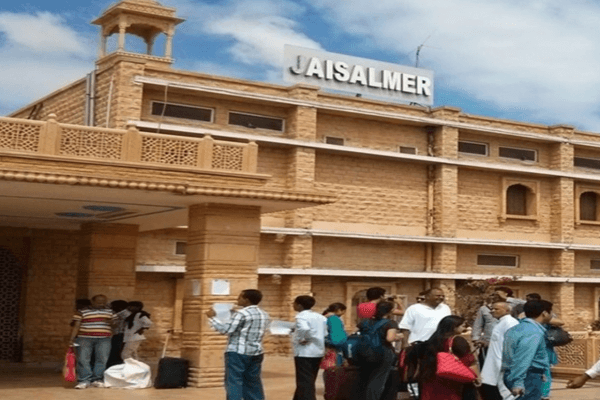 दिल्ली–जैसलमेर स्वर्ण नगरी एक्सप्रेस: रोज चलेगी नई सुपरफास्ट ट्रेन, जानिए किस स्टेशन पर कितने बजे पहुंचेगी