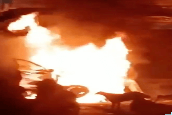 जयपुर के ईदगाह इलाके में नशे में धुत ड्राइवर का कहर, कार बिजली के खंभे से टकराई, भीषण आग लगी