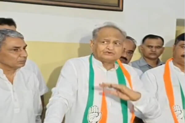  पूर्व मुख्यमंत्री अशोक गहलोत का भाजपा सरकार पर प्रहार: धनखड़ के इस्तीफे, रिफाइनरी और योजनाओं पर उठाए सवाल