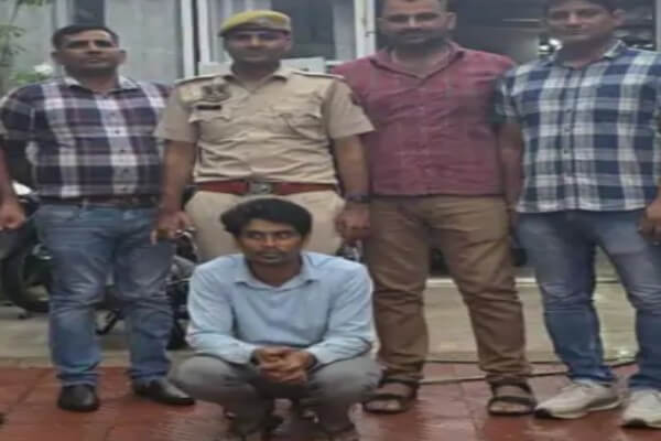रिटायर्ड कस्टम अधिकारी की हत्या का खुलासा: सब्जी वाले ने बैंक बैलेंस देख रच डाली हत्या की साजिश