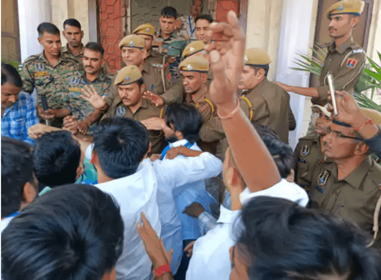 राजस्थान विश्वविद्यालय में एनएसयूआई का कुलपति कार्यालय घेराव, 7 सूत्रीय मांगों पर प्रदर्शन