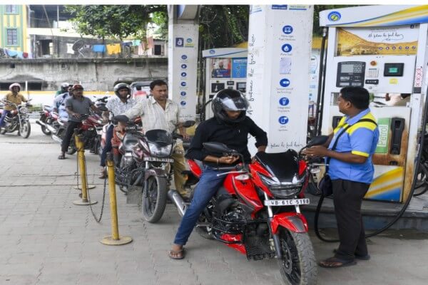 राजस्थान में Nayara Energy ने पेट्रोल-डीजल के दाम घटाए, 900 पंपों पर नई दरें लागू