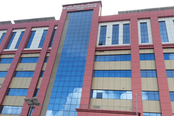 जयपुर के एसएमएस हॉस्पिटल की सुपर स्पेशियलिटी बिल्डिंग से मरीज ने लगाई छलांग, मौत