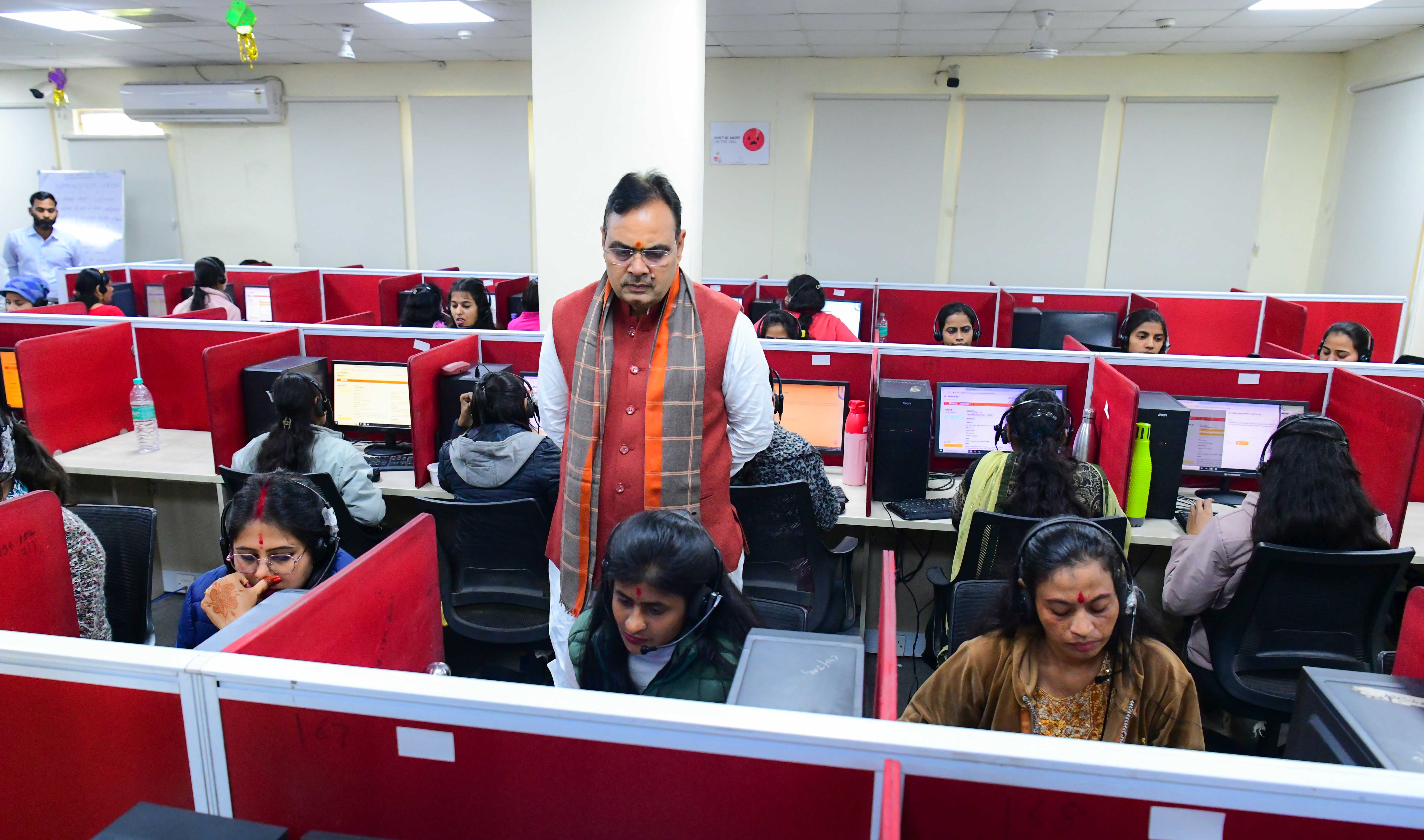 मुख्यमंत्री भजनलाल शर्मा ने राजस्थान संपर्क हेल्पलाइन 181 का किया निरीक्षण, परिवादियों से संवाद कर समस्याओं का त्वरित निस्तारण सुनिश्चित