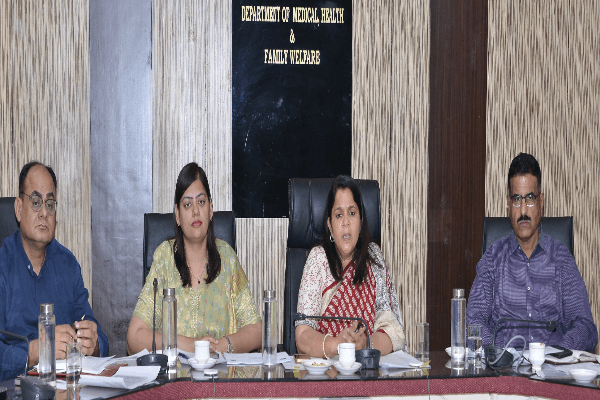 मौसमी बीमारियों और लू-तापघात से बचाव की तैयारियां तेज, चिकित्सा विभाग ने जिलावार समीक्षा की