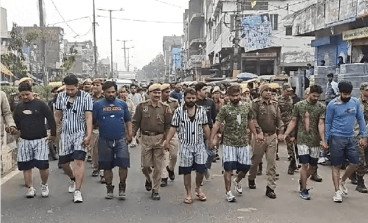 जयपुर में गाड़ियों में तोड़फोड़ और आगजनी के आरोपियों की परेड, पुलिस ने किया खुलासा