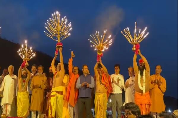 पुष्कर में महाआरती में उमड़ा आस्था का सैलाब, पांच मंचों से एक साथ हुई भव्य आरती