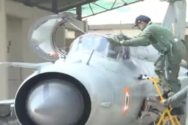 भारतीय वायुसेना से विदा ले रहा MiG-21, बीकानेर से रिटायरमेंट की औपचारिक शुरुआत एयर चीफ मार्शल एपी सिंह उड़ान भरकर की