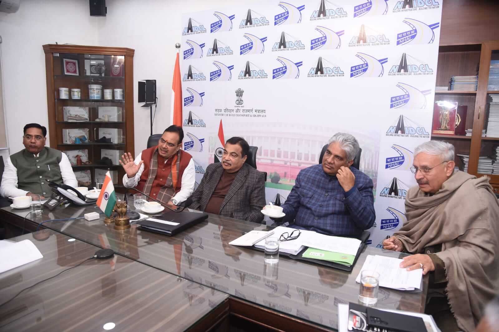 सीएम भजनलाल शर्मा ने केंद्रीय मंत्री नितिन गडकरी से की मुलाकात, राजस्थान की अहम राष्ट्रीय राजमार्ग परियोजनाओं पर हुई चर्चा