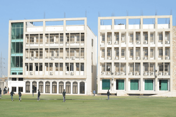 जयपुर के नीरजा मोदी स्कूल में दर्दनाक हादसा — छठी कक्षा की छात्रा की छत से गिरकर मौत, जांच में जुटी पुलिस