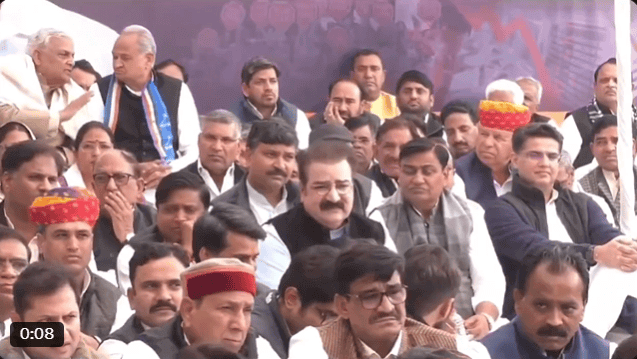 भजनलाल सरकार के 1 साल पूरे होने पर प्रदेश कांग्रेस का विरोध प्रदर्शन, शहीद स्मारक से राजभवन तक पैदल मार्च, गहलोत, पायलट, डोटासरा और जूली आए एक मंच पर