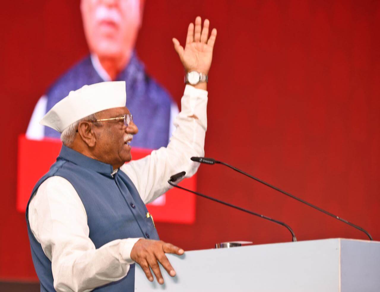 जयपुर: राजस्थान भक्ति, शक्ति और लक्ष्मीपुत्रों की धरती — राज्यपाल ने प्रवासी राजस्थानियों से किया आह्वान, “मातृभूमि का कर्ज चुकाने के लिए निवेश बढ़ाएं”