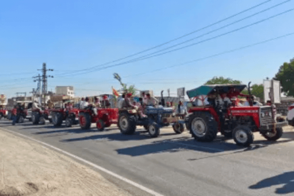 बाड़मेर में किसानों का बड़ा आंदोलन: सैकड़ों ट्रैक्टर लेकर बाड़मेर कलक्ट्रेट का घेराव करने निकले किसान
