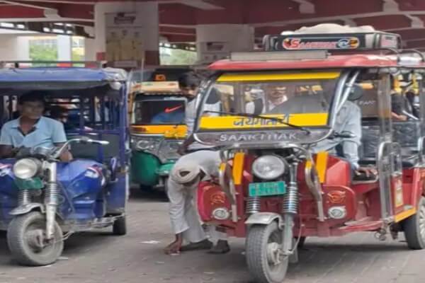 जयपुर में 30 हजार अनफिट ई-रिक्शाओं पर सख्त कार्रवाई शुरू: 15 दिसंबर तक फिटनेस नहीं कराने पर सभी का पंजीयन होगा निलंबित